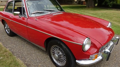 1971 MGB GT, Chrome bumpers & Chrome wire wheels.