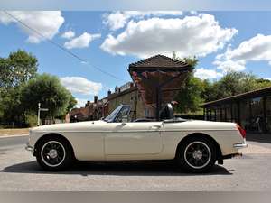 1969 MGB Roadster V8 *Full rebuild* *Superb drive and sound* For Sale (picture 9 of 12)