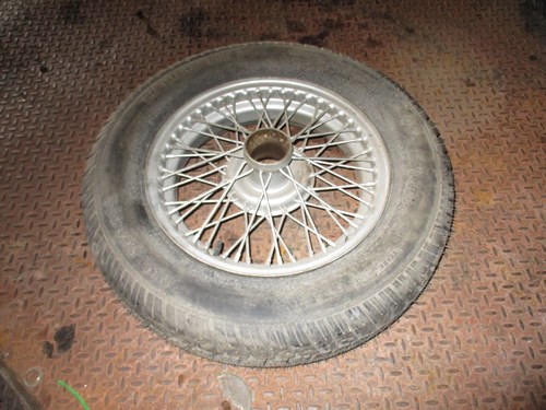 1960 MGA Roadster (4) wire spoke wheels with knock offs For Sale