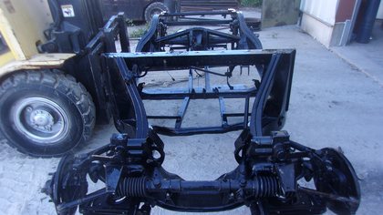MGA Roadster chassis with front suspention and rear end