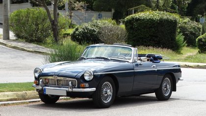 1964 MG MGB Roadster, fully restored, Royal Blue over Cream