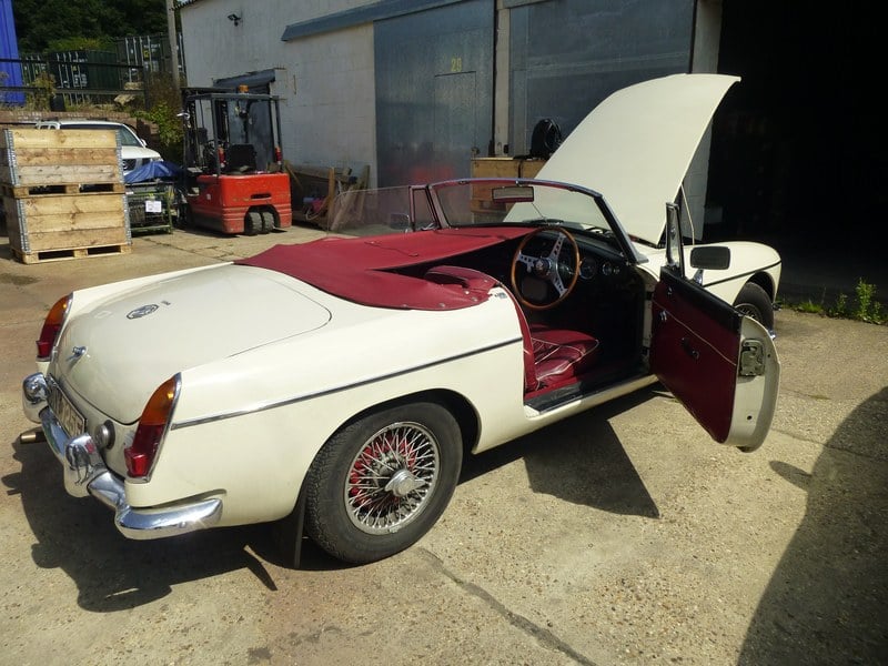 1967 MG B