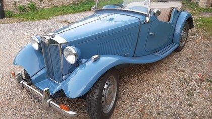 MG TD 1950, Clipper Blue with Tan interior and weather gear.