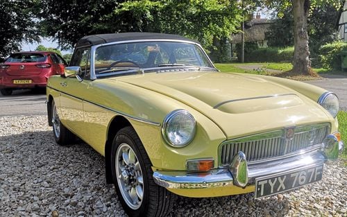 1968 MG MGC Auto in primrose (picture 1 of 27)