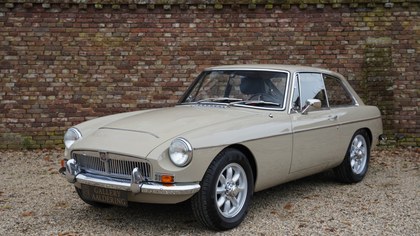 MG MGC GT Restored condition, Knock-off Minator wheels, Over