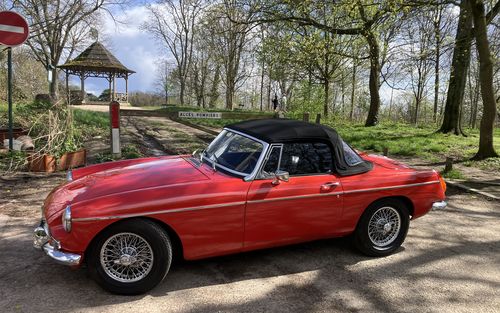 1971 MG MGB (picture 1 of 8)