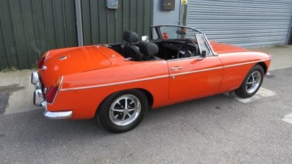 1975 (N) MG B WITH OVERDRIVE AND HARD AND SOFT TOP