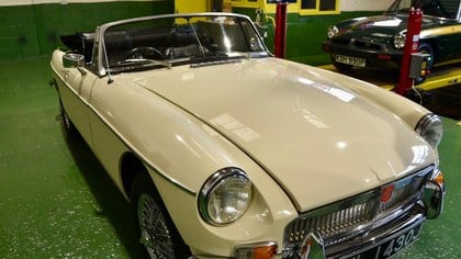 1970 MG B roadster in old English white