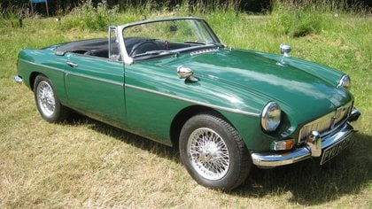 1968 MGB ROADSTER. BRITISH RACING GREEN. WIRES. OVERDRIVE.