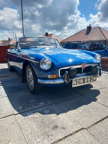 1973 MG MGB Push Button