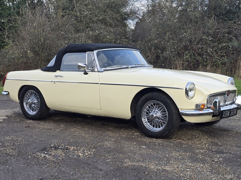 MG B Roadster, 1973, Old English White