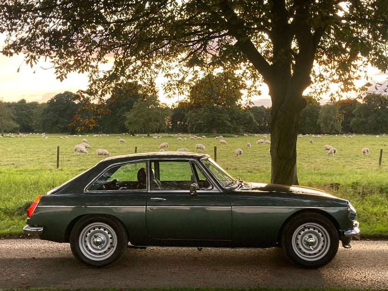 MGB GT V8 rebuild on Heritage shell