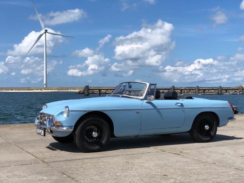 1973 MG MGB Push Button
