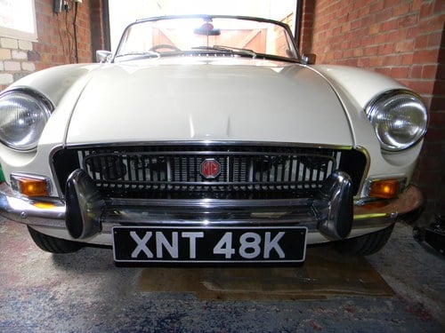 1972 MG MGB Push Button