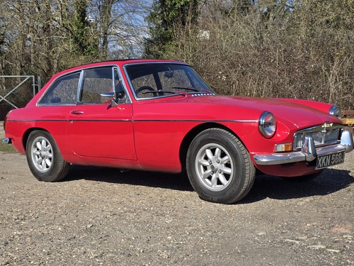 MG B GT, 1971, Tartan Red, Overdrive, Webasto sunroof A vendre