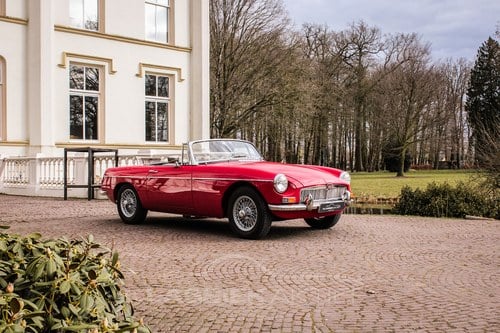 1967 Fully Restored MGB with overdrive in mint conditon For Sale
