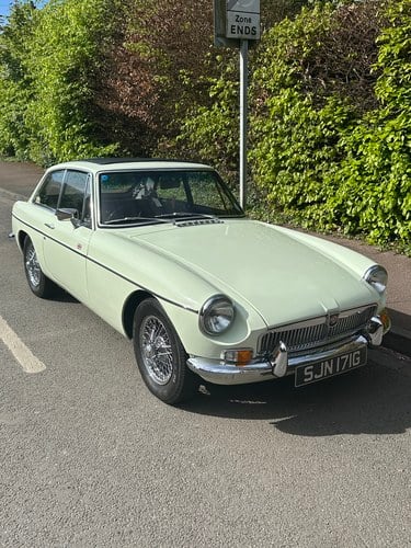 1969 MG MGB GT Snowberry white none over Drive model