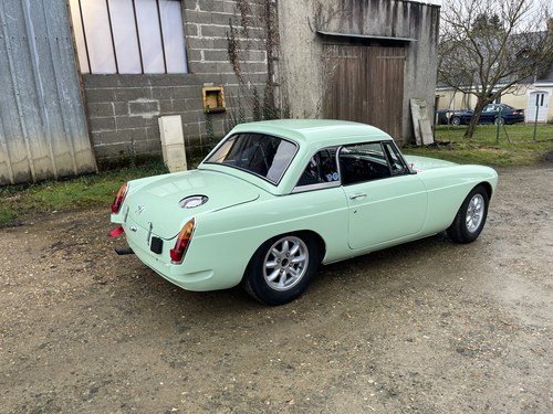 1965 MG MGB Push Button