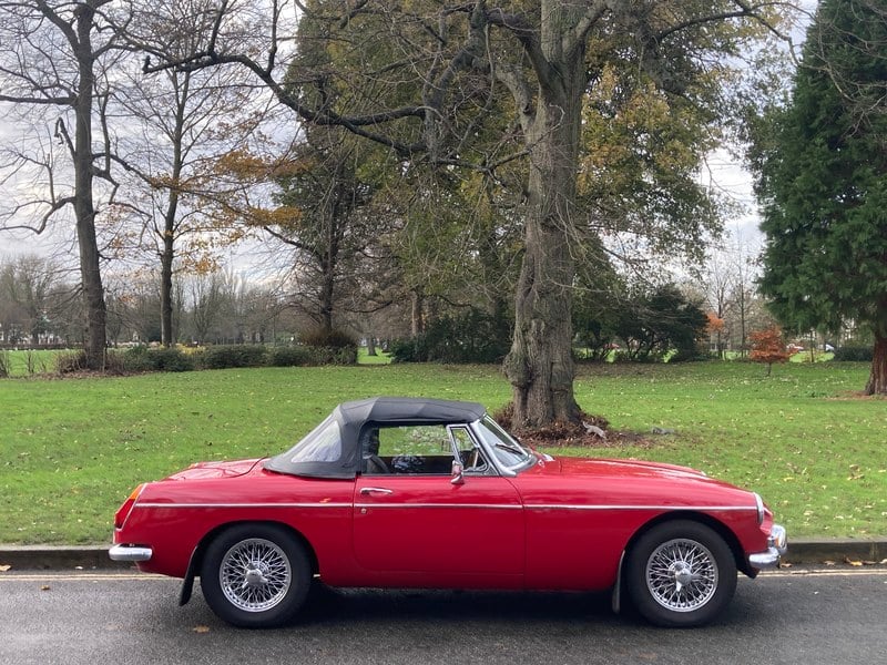 MGB Roadster, Heritage shell