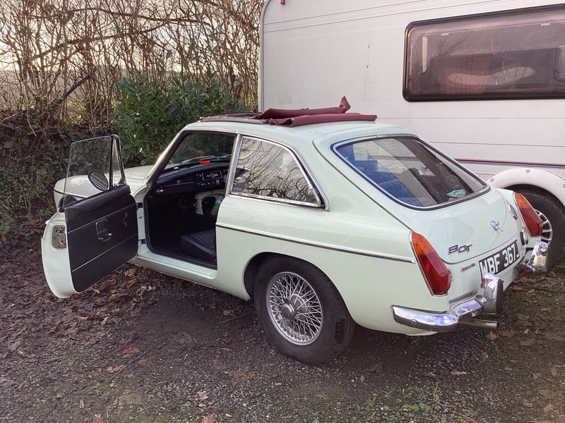 1971 MG MGB GT Automatic older restoration