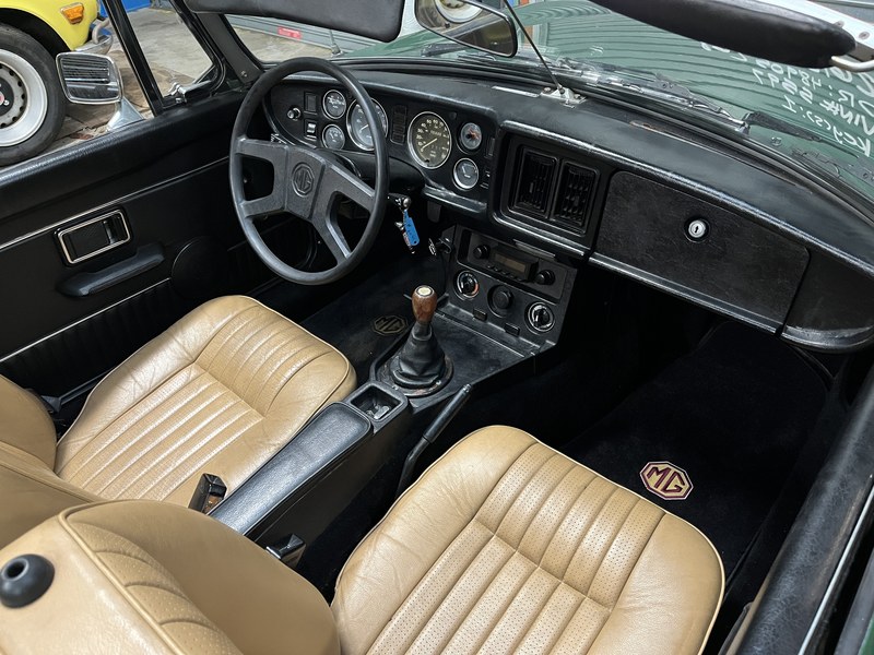 1977 MG MGB Push Button
