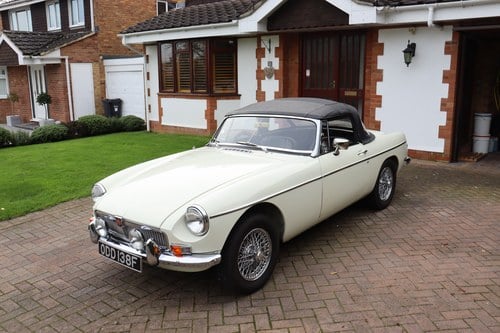 1968 MG MGB Push Button