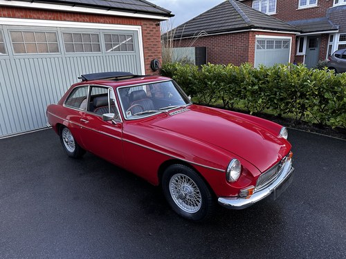 MGB GT, Wire Wheels, Webasto Sunroof, O/D, Chrome Bumper Red