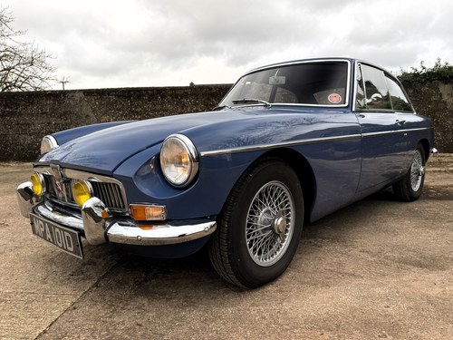 lovely early 1966 MG B GT mark 1 in mineral blue VERKAUFT