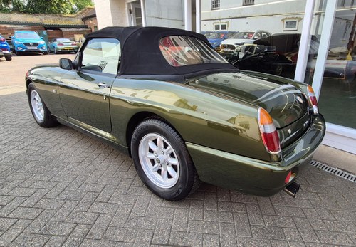 1996 MG RV8