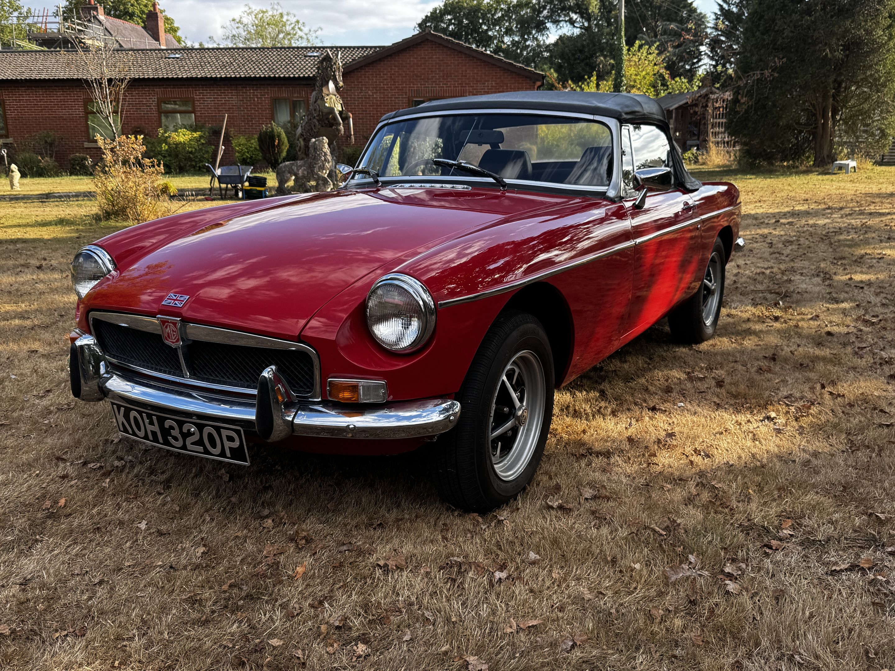 1975 MG MGB Push Button