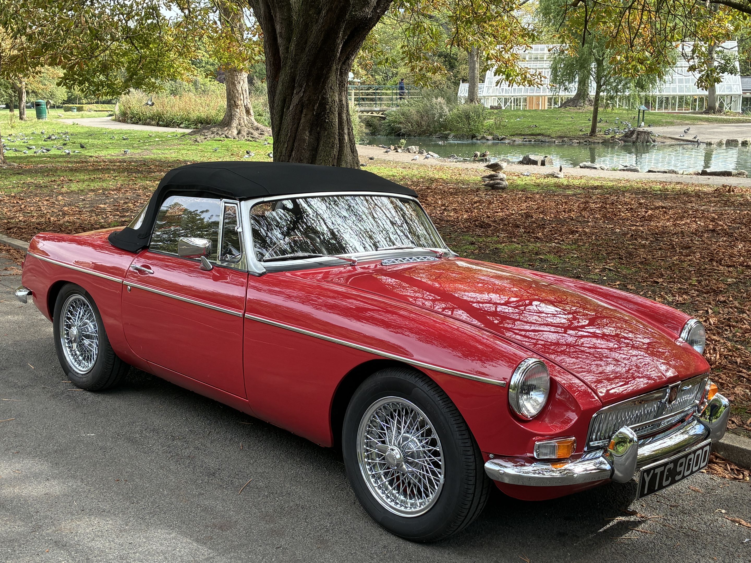 1966 MG MGB Push Button