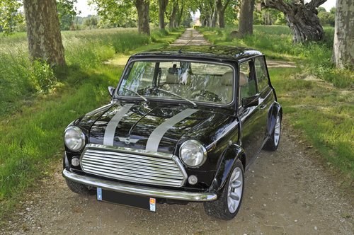 MINI KNIGHTSBRIDGE 2000 For Sale by Auction
