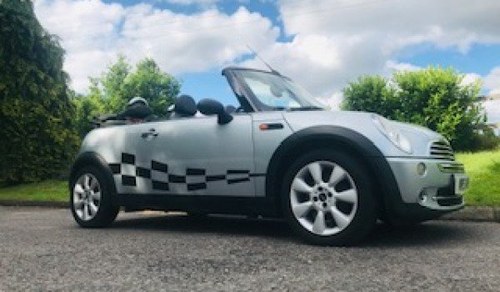 2004/54 MINI One Convertible in Pure Silver_Half Leather SOLD