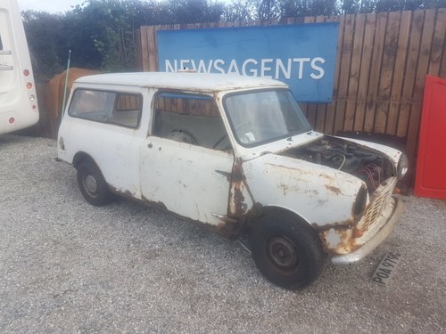1968 Morris mini van 1969 for full restoration  In vendita