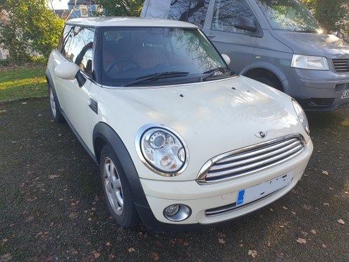 2009 RARE MINI ONE Lounge leather lots of extras For Sale