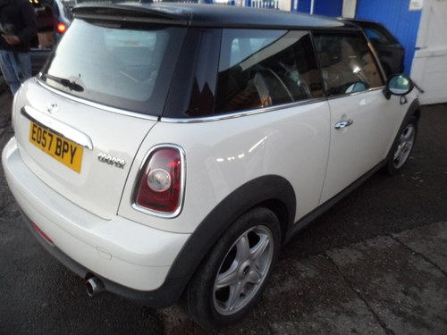 2007 WHITE MINI COPPER 1600cc PETROL WITH BLACK ROOF 135K LEATHER For Sale