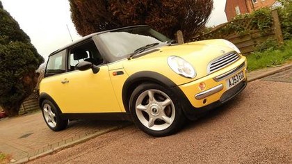 Mini Cooper With 1 Owner From New & Only 17,900 Miles