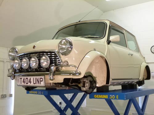 1999 WORLD CLASS MINI 40 LE SOLD