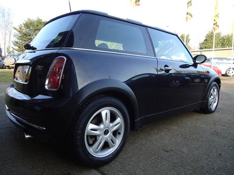 ONE OWNER / VERY LOW MILEAGE / NICE SPECIFICATION