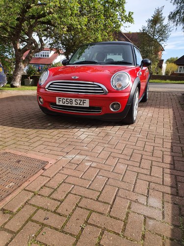2008 Red Mini Cooper with Black Roof For Sale