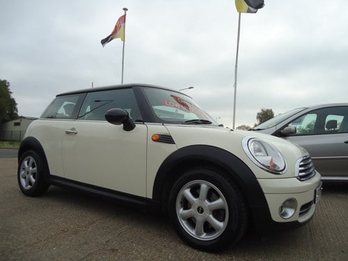 0757 ONE OWNER / LOW MILEAGE COOPER IN PEPPER WHITE For Sale