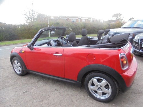 2009 RED MNI CONVERTIBLE SMART SOUND DRIVER ONE OWNER FROM NEW In vendita