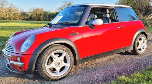 2002 Stunning early BMW Mini Cooper, 12mth MOT, leather seats For Sale