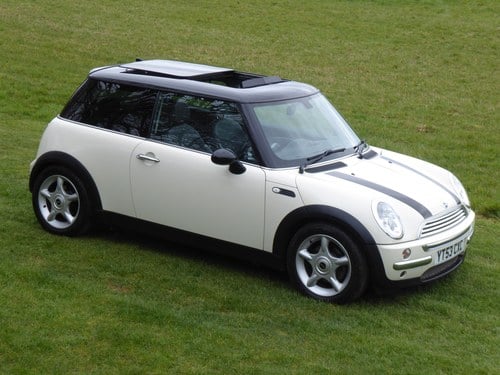 2003 Mini Cooper   £6000 of Factory Options SOLD