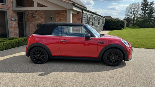 2021 Mini Cooper Classic Convertible Low Mileage In vendita