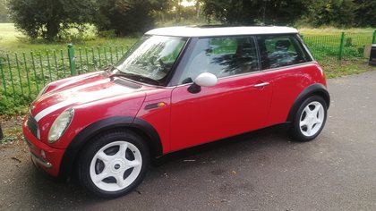 MINI COOPER LONG MOT, NICE SPEC WITH PANORMIC GLASS ROOF