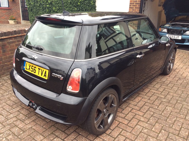 2006 Mini Hatchback Black Manual, 6 speed Right Hand Drive in Hemel ...