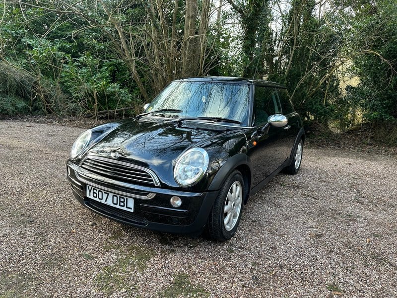 Rapid Classics: Eine Suche. Alle Oldtimer. 14 » Rapid Classics: Eine Suche. Alle Oldtimer. 2001 Mini Y reg OBL Press Car