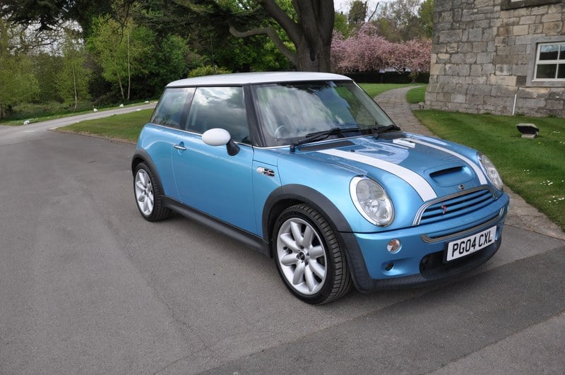 2004 Mini Hatchback - 1 2004 Mini Hatchback - 1