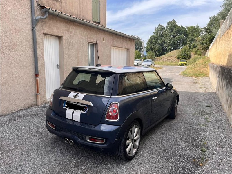 2011 Mini Hatchback - 2 2011 Mini Hatchback - 2